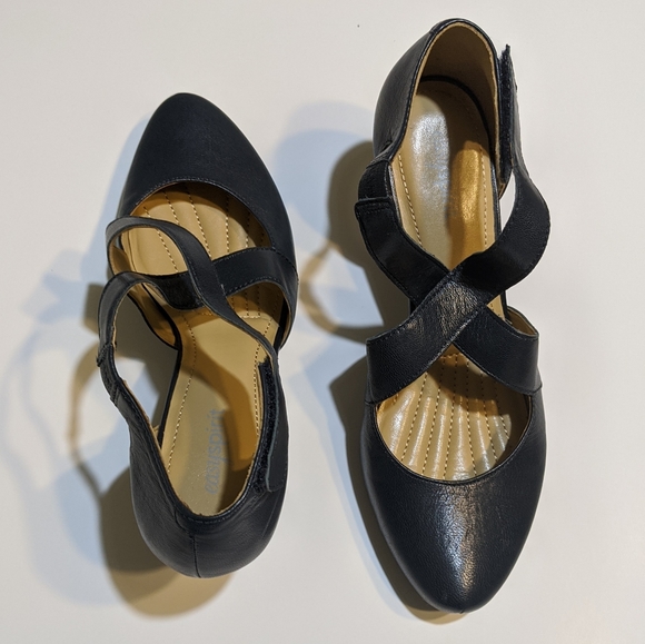 Easy Spirit Rovana Leather Pumps Navy 